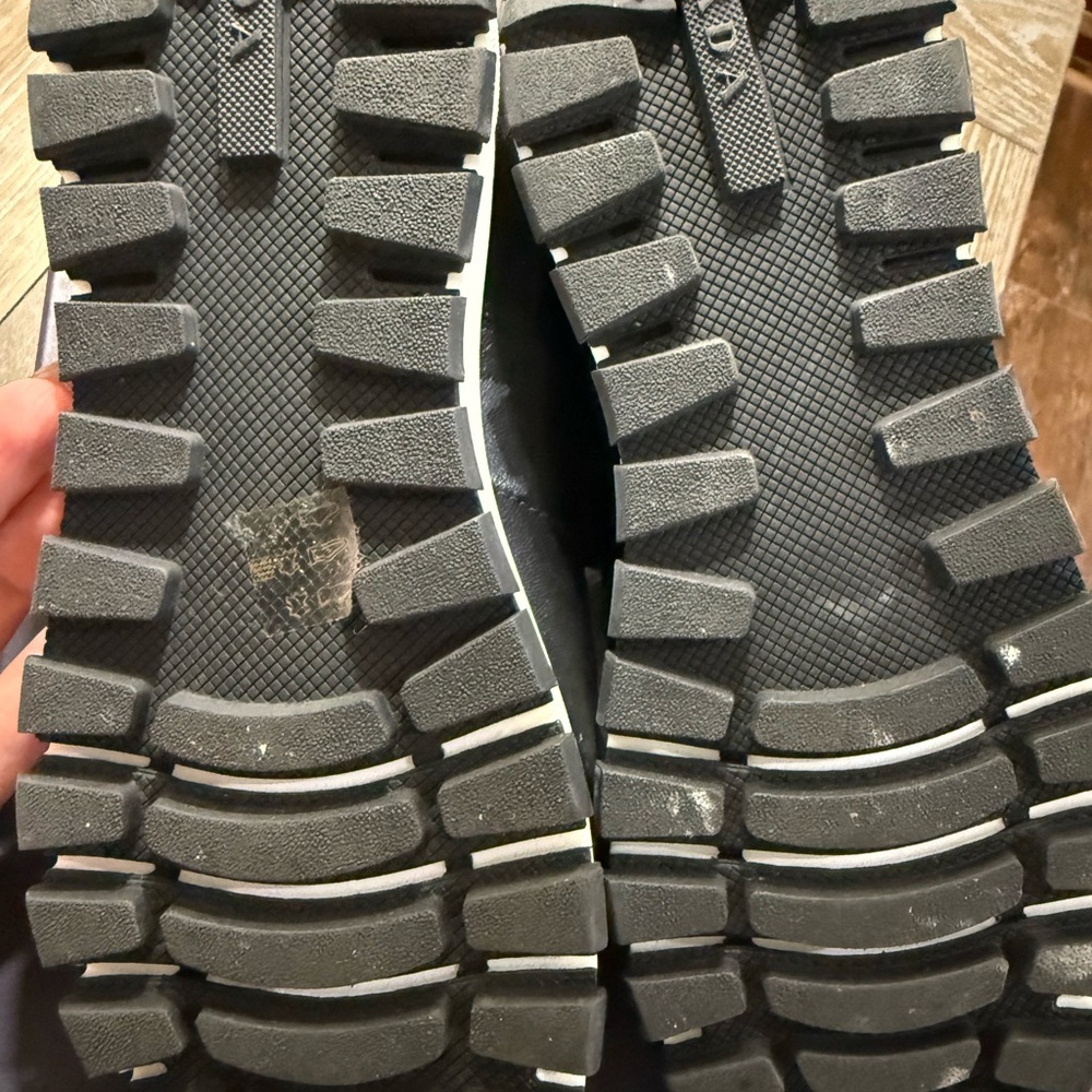 Prada Women's Black leather Sneakers! - Picture 9 of 9